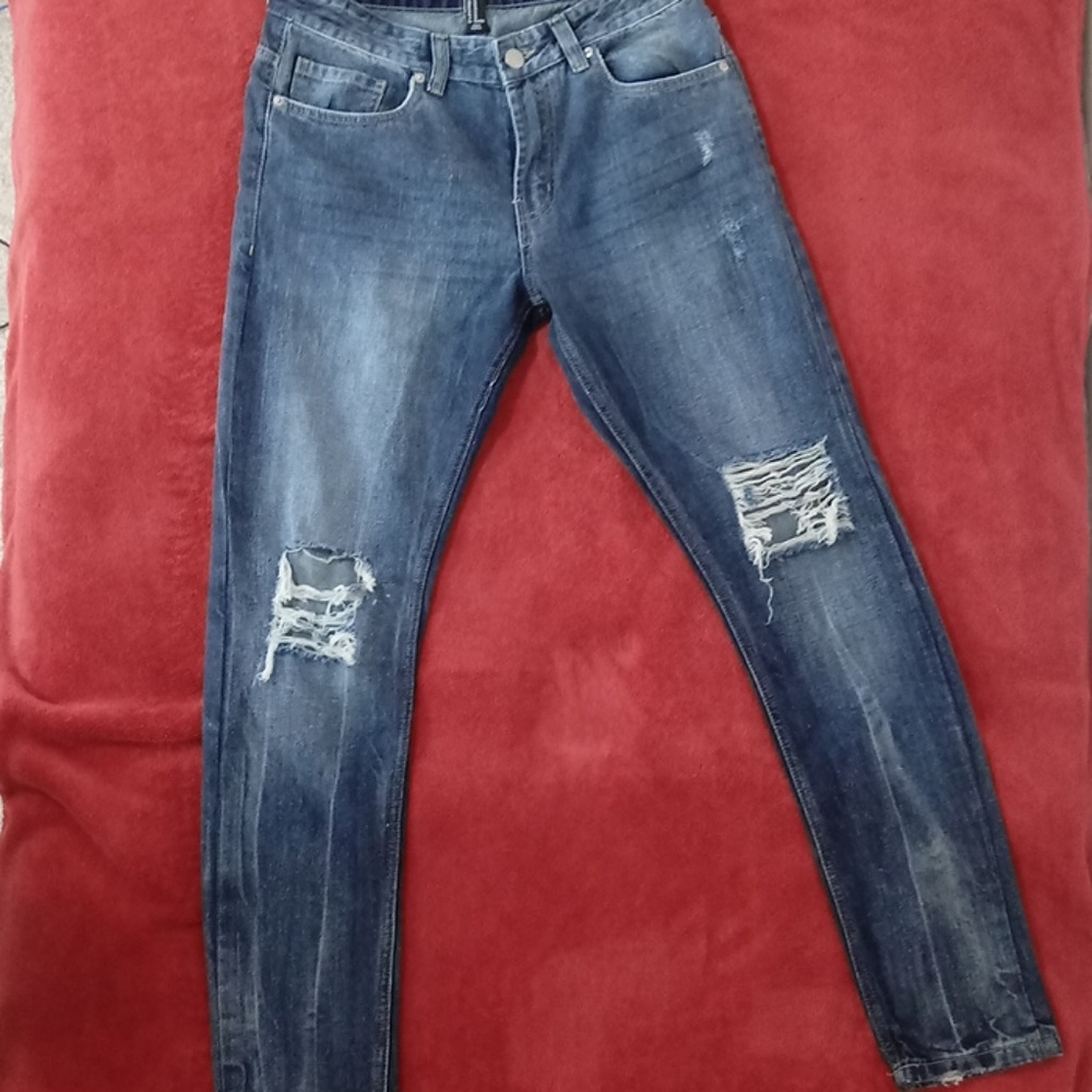 🔥Mens Forever 21 Blue ripped jeans style🔥